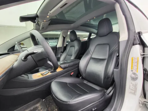 More photos of 2021 Tesla Model 3 Standard Range Plus at Dorsett Nissan, IN