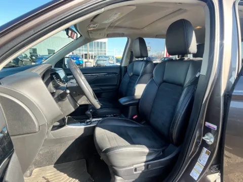 Photos of 2019 Mitsubishi Outlander SE for sale in Terre Haute, IN at Dorsett Nissan