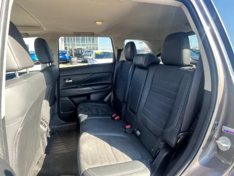 More photos of 2019 Mitsubishi Outlander SE at Dorsett Nissan, IN