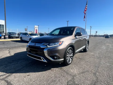 Brown 2019 Mitsubishi Outlander SE for sale in Terre Haute, IN