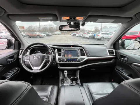 Photos of 2016 Toyota Highlander Limited Platinum for sale in Terre Haute, IN at Dorsett Nissan