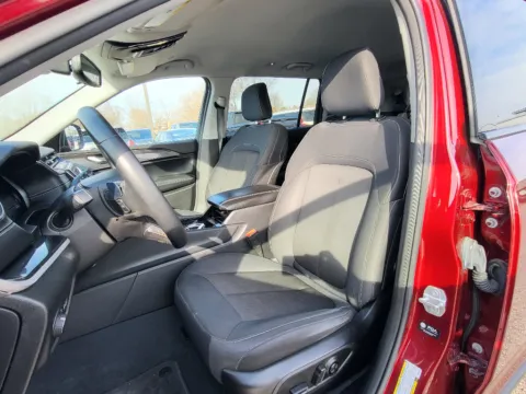 More photos of 2023 Jeep Grand Cherokee L Laredo at Dorsett Nissan, IN