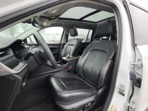 More photos of 2023 Jeep Grand Cherokee L Limited at Dorsett Nissan, IN