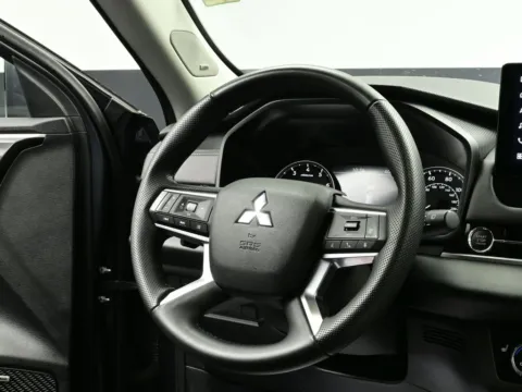 More photos of 2025 Mitsubishi Outlander SE at Dorsett Nissan, IN