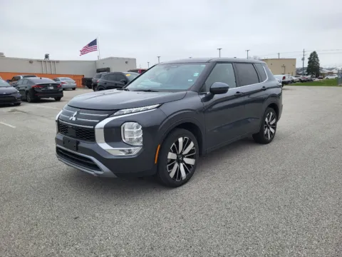 Black 2025 Mitsubishi Outlander SE for sale in Terre Haute, IN