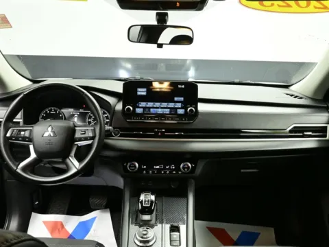 Photos of 2023 Mitsubishi Outlander SE for sale in Terre Haute, IN at Dorsett Nissan