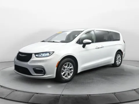 White 2023 Chrysler Pacifica Touring L for sale in Terre Haute, IN