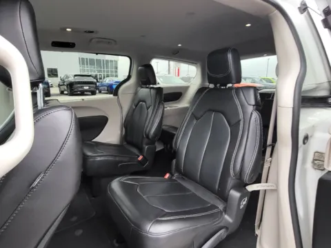 More photos of 2023 Chrysler Pacifica Touring L at Dorsett Nissan, IN