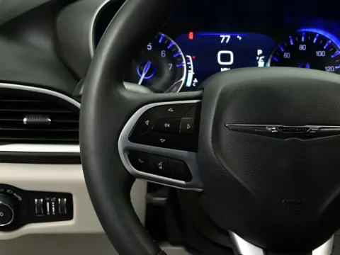 More photos of 2023 Chrysler Pacifica Touring L at Dorsett Nissan, IN