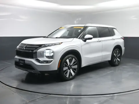 White 2025 Mitsubishi Outlander SEL for sale in Terre Haute, IN