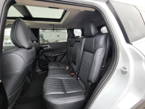 More photos of 2025 Mitsubishi Outlander SEL at Dorsett Nissan, IN