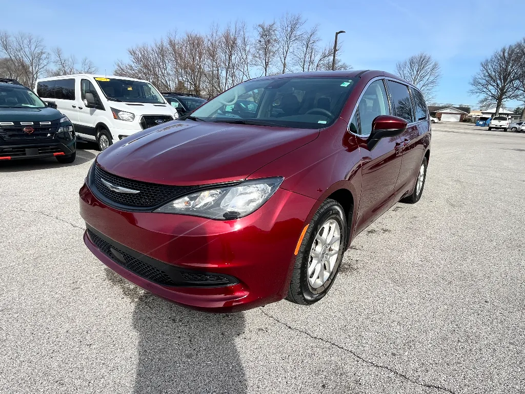 2023 Chrysler Voyager LX