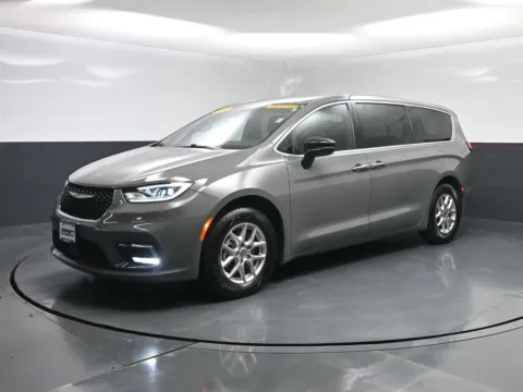 Gray 2025 Chrysler Pacifica Select for sale in Terre Haute, IN