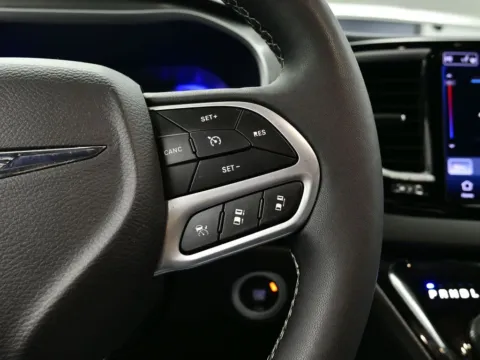 More photos of 2025 Chrysler Pacifica Select at Dorsett Nissan, IN