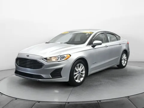 Silver 2019 Ford Fusion Hybrid SE for sale in Terre Haute, IN
