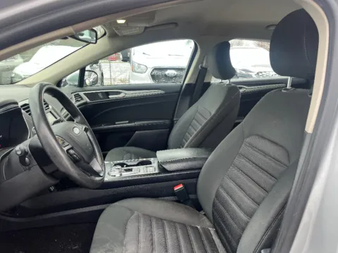 Photos of 2019 Ford Fusion Hybrid SE for sale in Terre Haute, IN at Dorsett Nissan