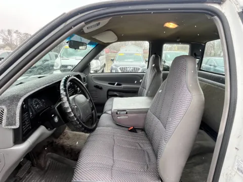 More photos of 1996 Dodge Ram Pickup 1500 ST at Dorsett Nissan, IN