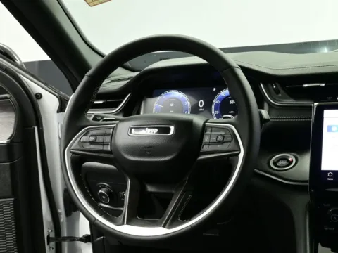 Another view of 2025 Jeep Grand Cherokee Limited for sale in Terre Haute, IN at Dorsett Nissan