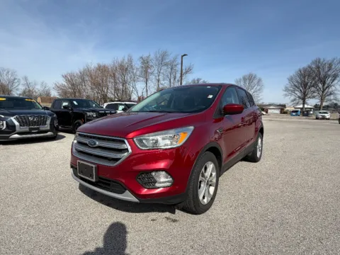 Red 2017 Ford Escape SE for sale in Terre Haute, IN