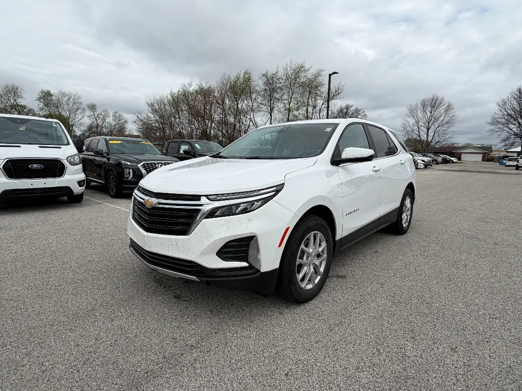 White 2022 Chevrolet Equinox LT for sale in Terre Haute, IN