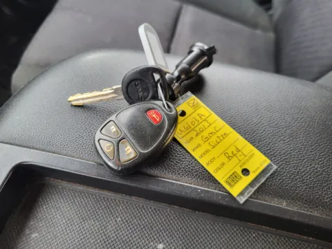 More photos of 2013 GMC Sierra 1500 SLE at Dorsett Nissan, IN