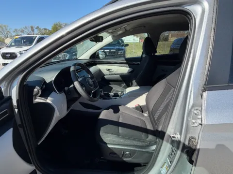 Photos of 2024 Hyundai Tucson SEL for sale in Terre Haute, IN at Dorsett Nissan