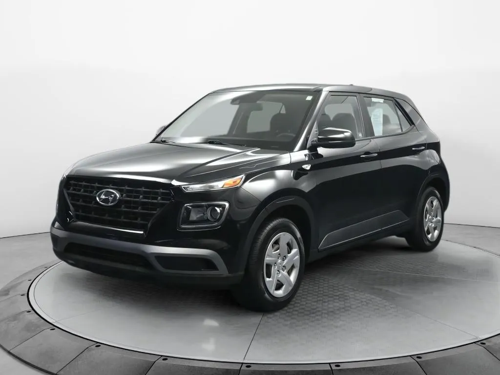 Black 2020 Hyundai Venue SE for sale in Terre Haute, IN