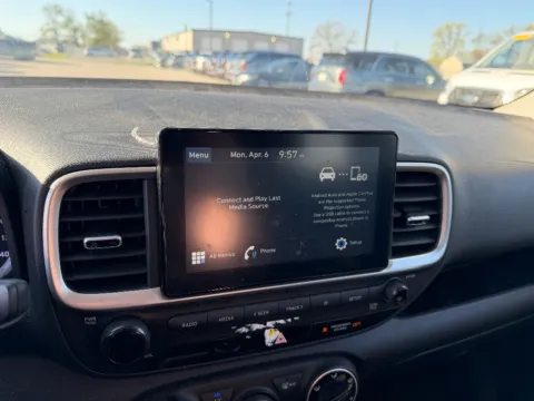 More photos of 2020 Hyundai Venue SE at Dorsett Nissan, IN