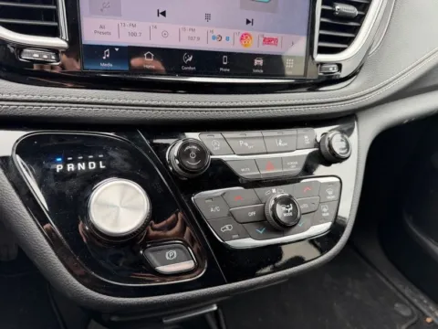 More photos of 2026 Chrysler Pacifica Select at Dorsett Nissan, IN