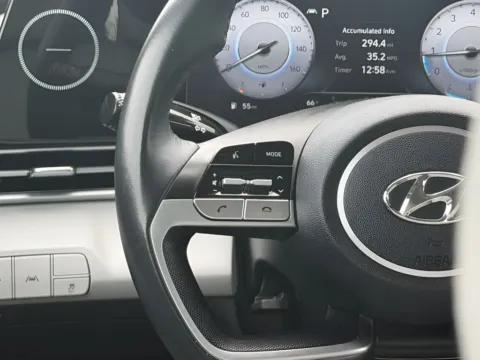 More photos of 2023 Hyundai Elantra Limited at Dorsett Nissan, IN