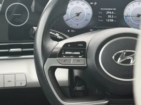 More photos of 2023 Hyundai Elantra Limited at Dorsett Nissan, IN