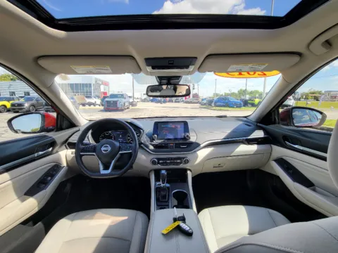 Photos of 2019 Nissan Altima 2.5 SV for sale in Terre Haute, IN at Dorsett Nissan