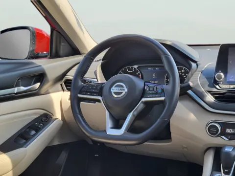 Another view of 2019 Nissan Altima 2.5 SV for sale in Terre Haute, IN at Dorsett Nissan