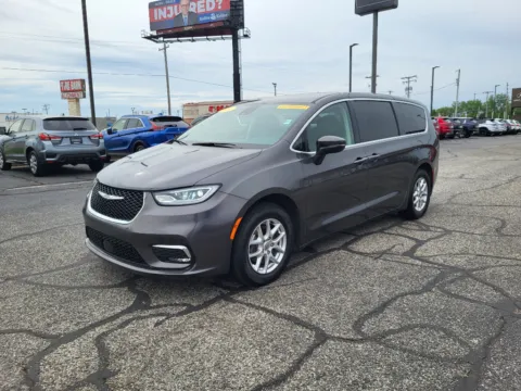 Gray 2023 Chrysler Pacifica Touring L for sale in Terre Haute, IN