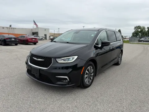 Black 2024 Chrysler Pacifica Hybrid Select for sale in Terre Haute, IN
