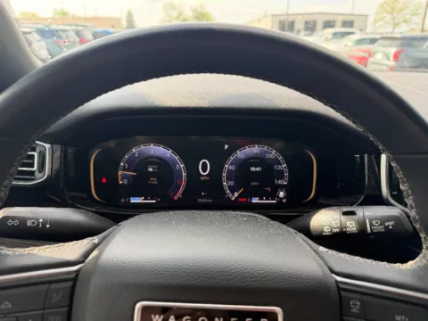 More photos of 2022 Jeep Wagoneer Series III at Dorsett Nissan, IN