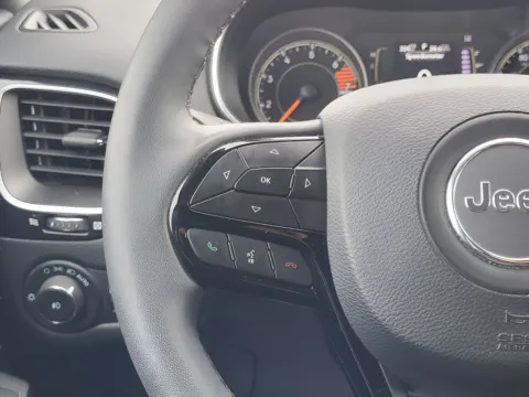More photos of 2021 Jeep Cherokee Altitude at Dorsett Nissan, IN