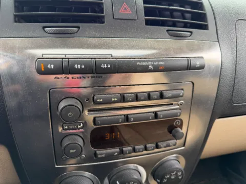 More photos of 2006 Hummer H3 1/2 ton at Dorsett Nissan, IN