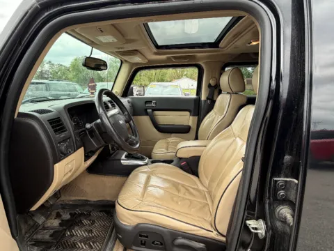 Photos of 2006 Hummer H3 1/2 ton for sale in Terre Haute, IN at Dorsett Nissan