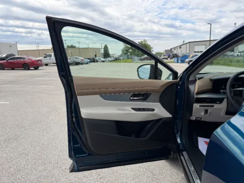Photos of 2026 Nissan Murano Platinum for sale in Terre Haute, IN at Dorsett Nissan