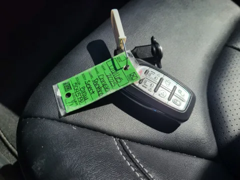 More photos of 2025 Chrysler Pacifica Select at Dorsett Nissan, IN