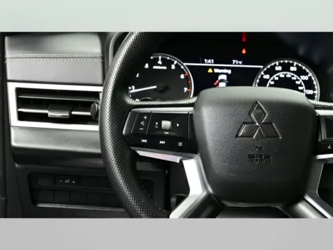 More photos of 2024 Mitsubishi Outlander SE at Dorsett Nissan, IN