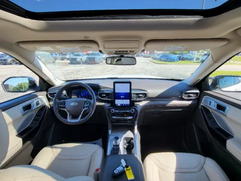 Photos of 2023 Ford Explorer Platinum for sale in Terre Haute, IN at Dorsett Nissan