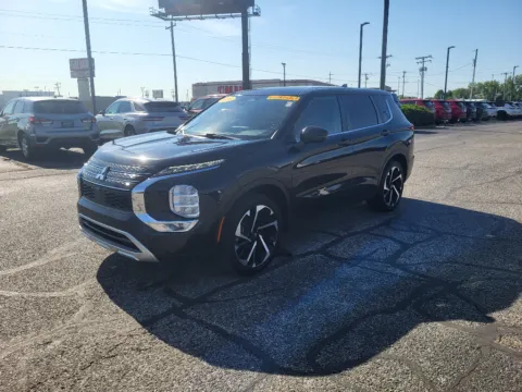 Black 2022 Mitsubishi Outlander SE for sale in Terre Haute, IN