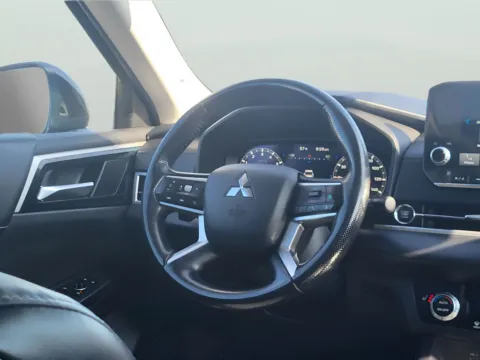 More photos of 2022 Mitsubishi Outlander SE at Dorsett Nissan, IN