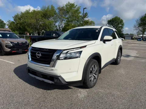 White 2022 Nissan Pathfinder SL for sale in Terre Haute, IN