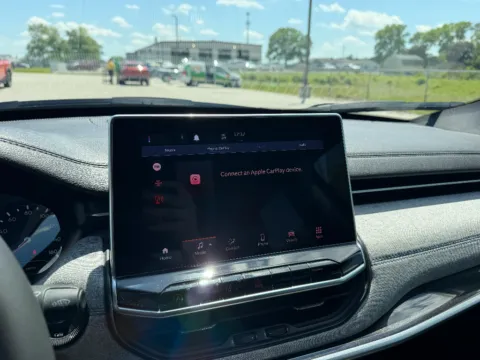 More photos of 2024 Jeep Compass Latitude at Dorsett Nissan, IN