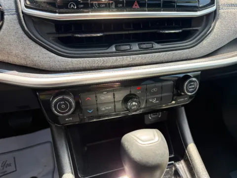 More photos of 2024 Jeep Compass Latitude at Dorsett Nissan, IN