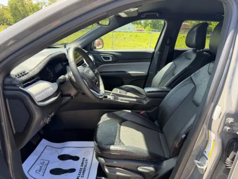 Photos of 2024 Jeep Compass Latitude for sale in Terre Haute, IN at Dorsett Nissan