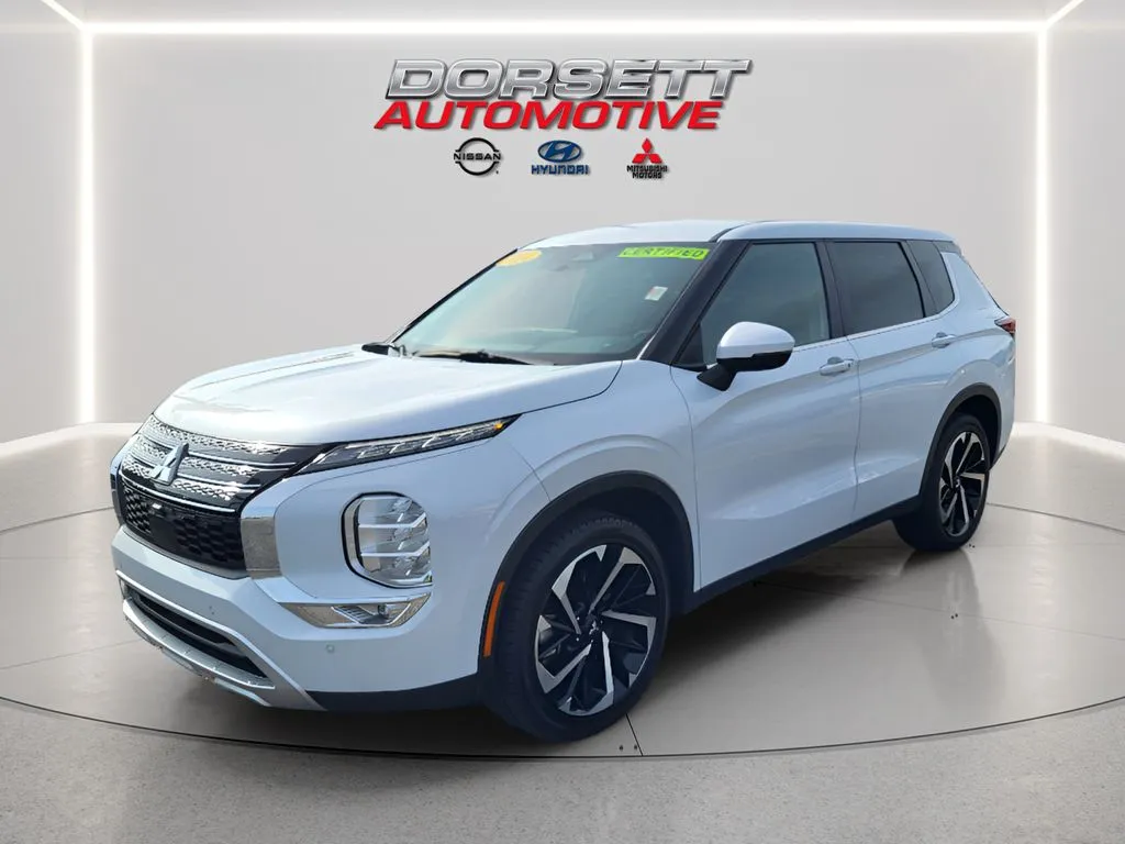 White 2024 Mitsubishi Outlander SE for sale in Terre Haute, IN
